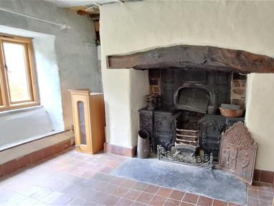KITCHEN/ DINING ROOM